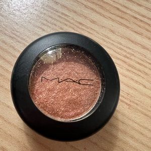 MAC Eyeshadow shade Tutu Good